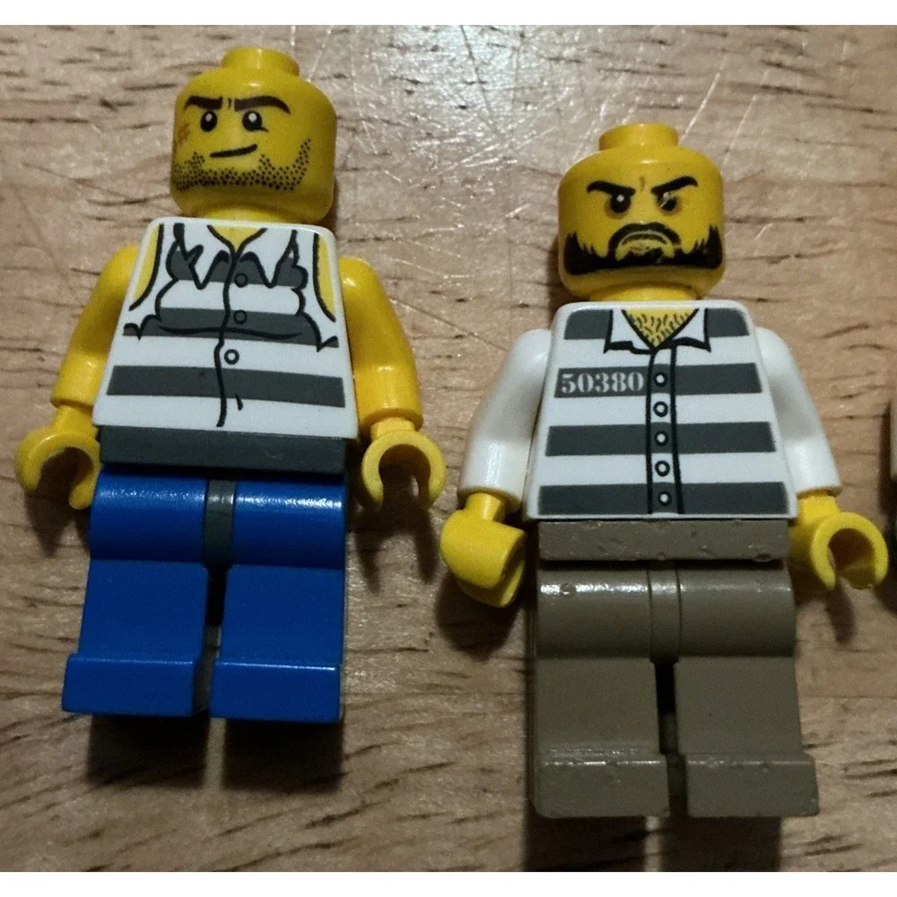 LEGO Lot 9Minifigure Police And Jail Prisoners City